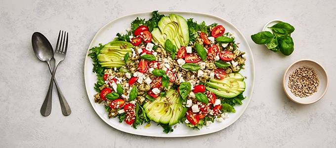 Kana-avokadosalaatti (680x300)