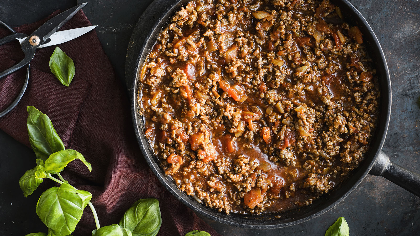 Näin onnistut: Perinteinen ruskea jauhelihakastike