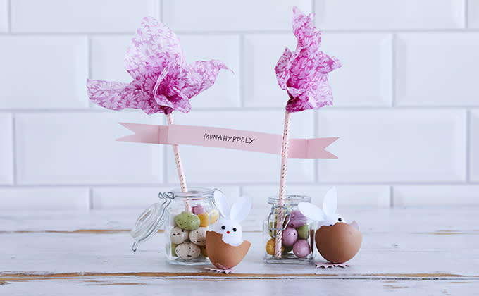 paasiaisaskartelua lasten kanssa munahyppely