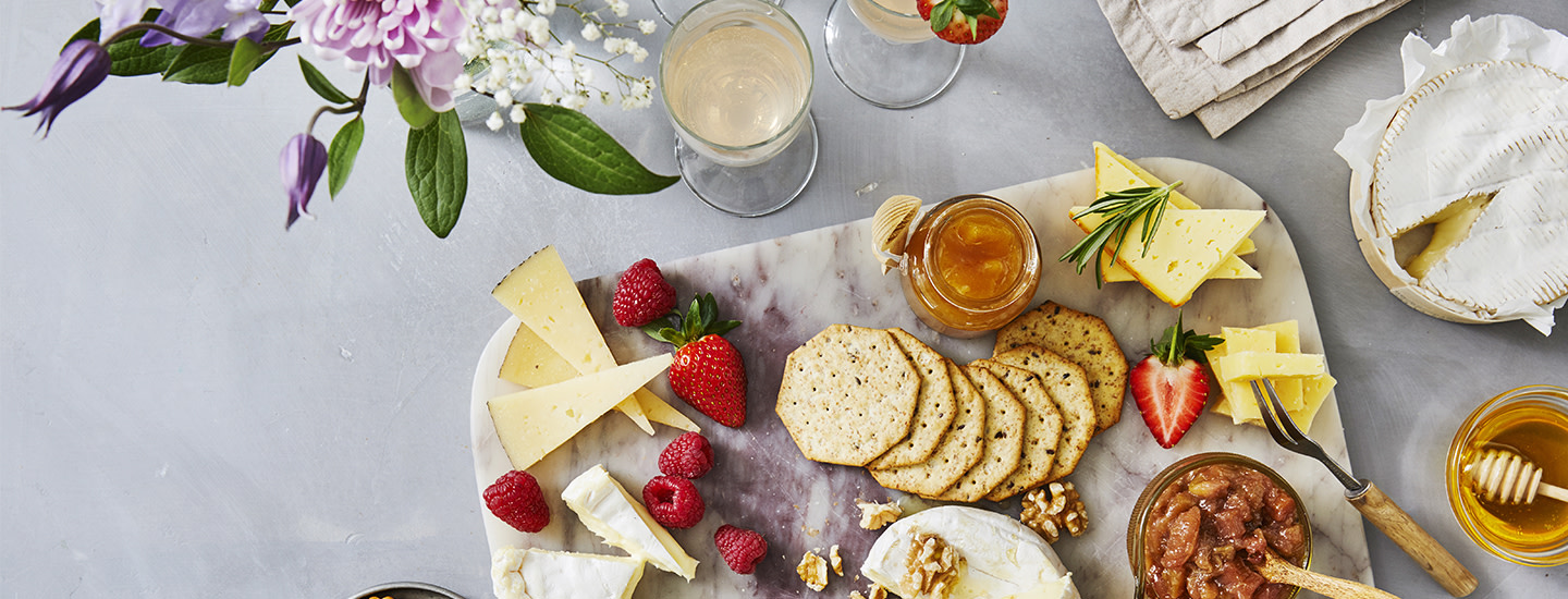 Kevään herkullisin juhlakattaus Pirkka Parhaat -tuotteilla