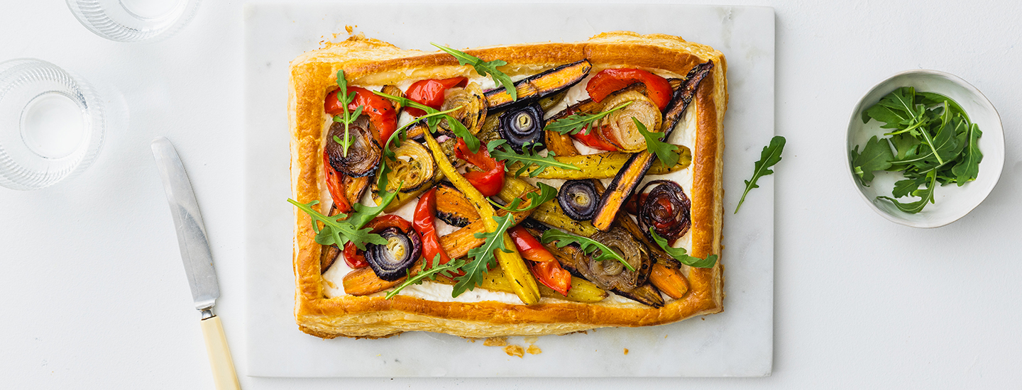 Helppo sadonkorjuupiirakka 2023 (1440x550)