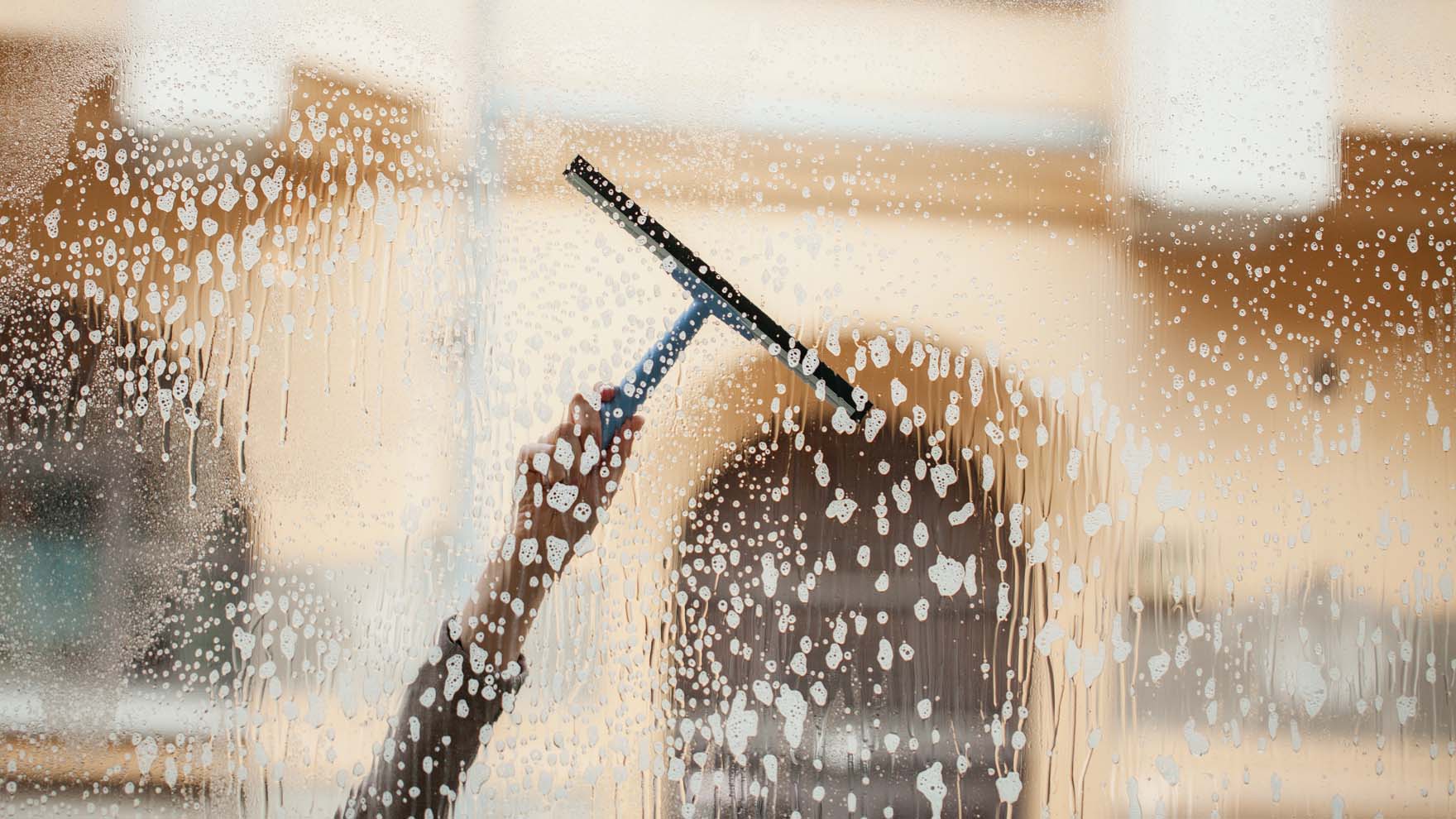 Ikkunan pesu tuo valoa kotiin