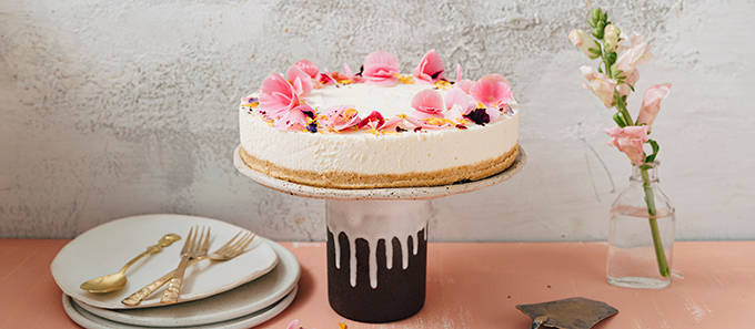 Valkosuklaajuustokakku 680x300