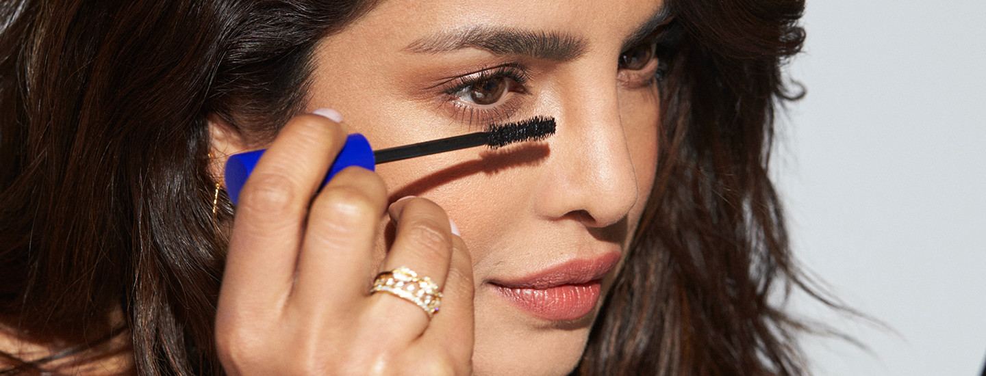 Juhlakauden silmämeikin viimeistelee Masterpiece Divine Lashes tuuheuttava ripsiväri