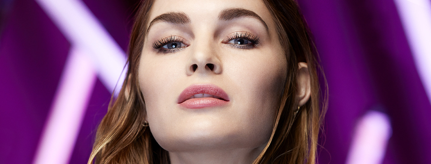 Kesäisen kevyt silmämeikki ja hehkuva iho helposti ja nopeasti Max Factorilta