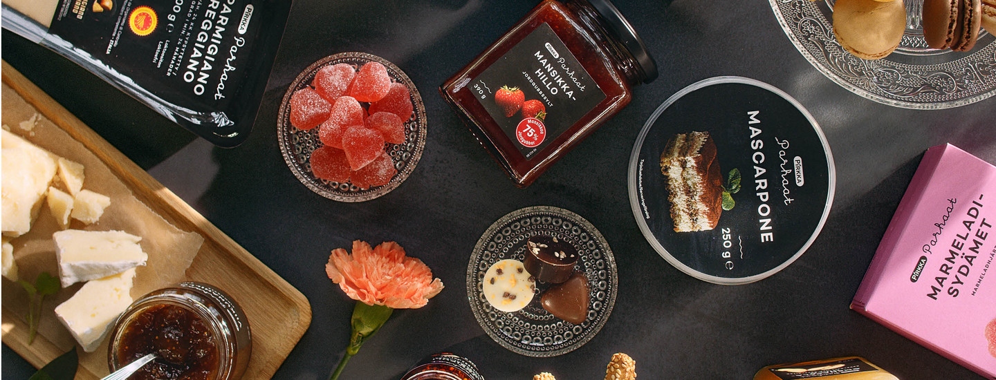 Pirkka Parhaat tuotteita kuvattuna pöydällä