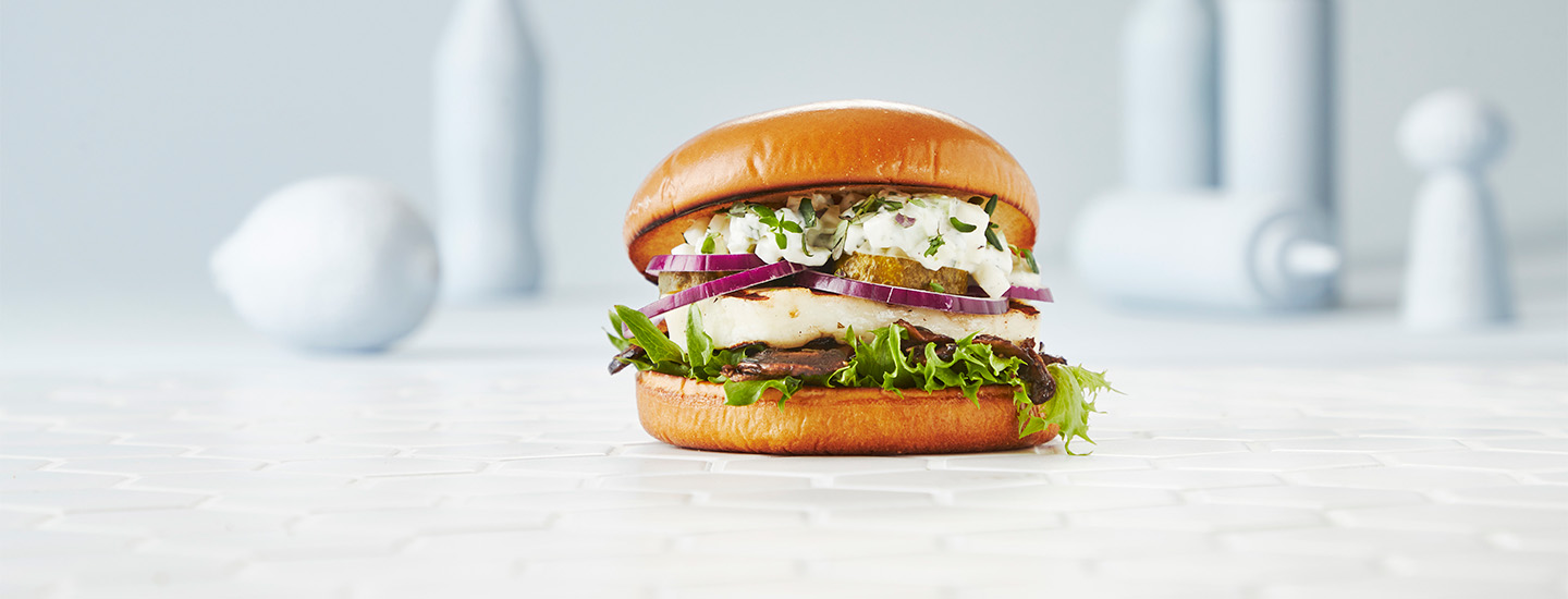 Herkkusieni-halloumiburgeri (1440x550)