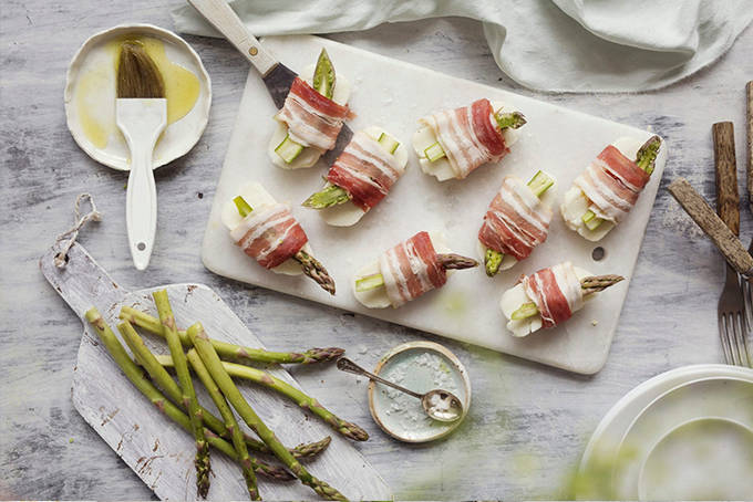 Pekoniin kääritty halloumi 680px
