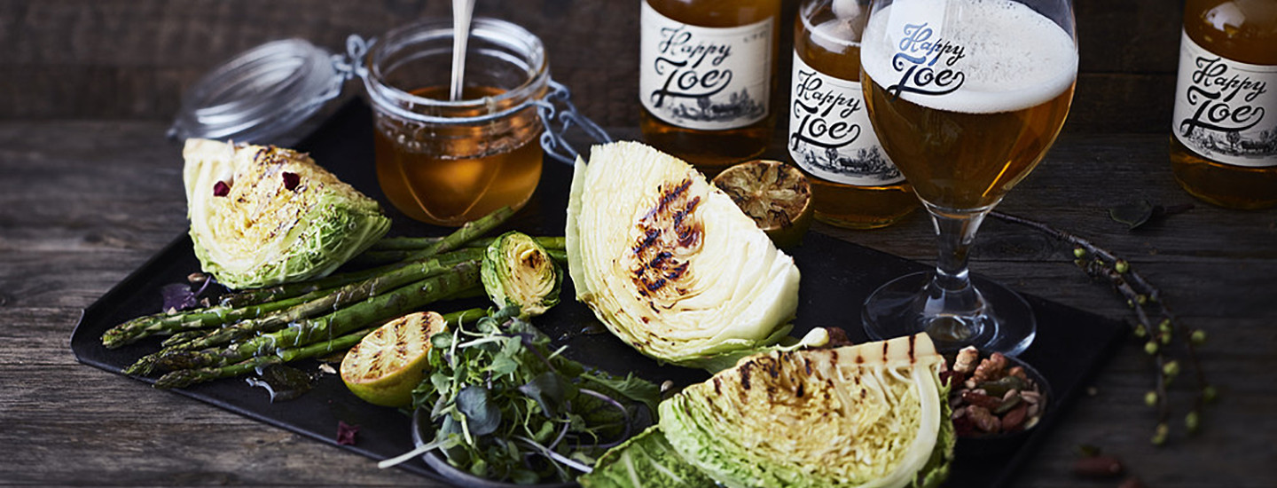 Yllättävän mahtava makupari: grillattu varhaiskaali ja omenainen siideri