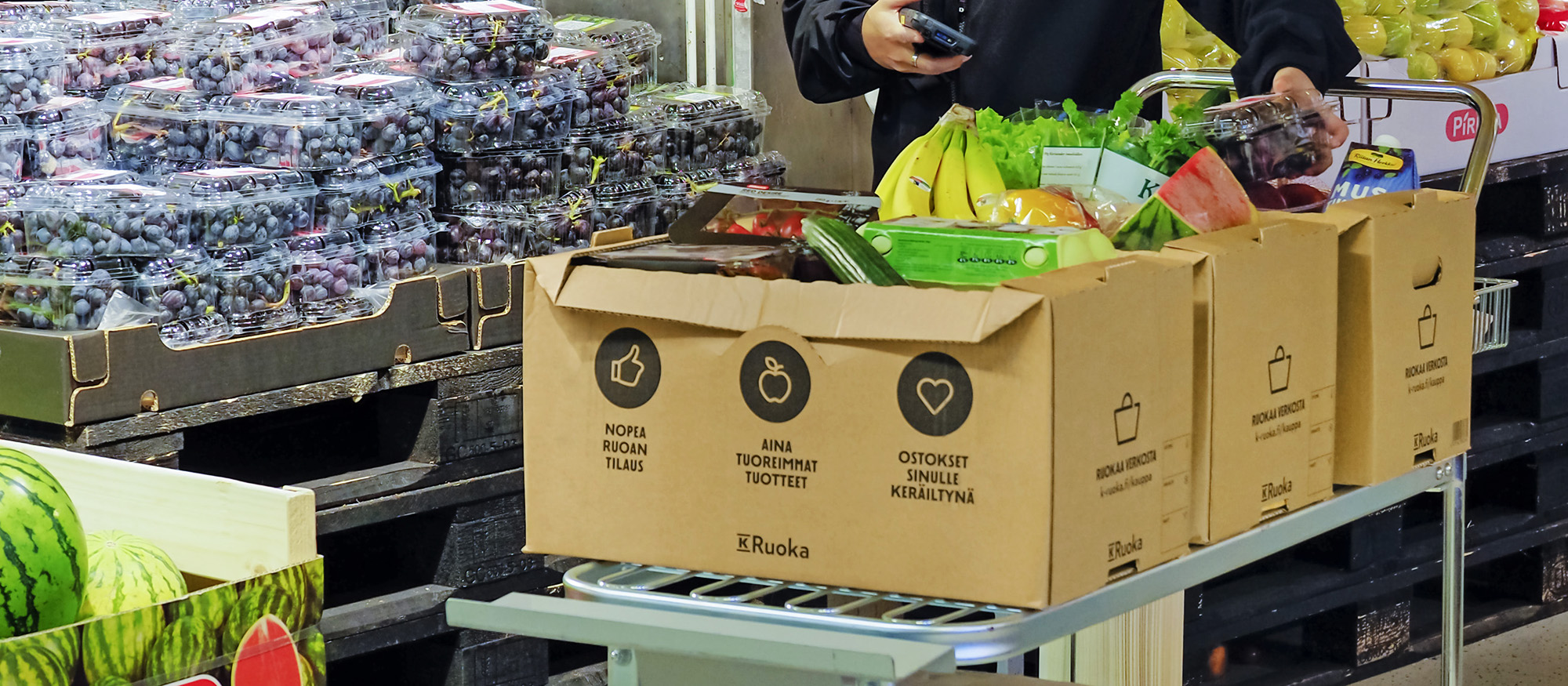 Vaivattomuutta hakeva ruoanlaittaja tulevaisuuden kaupassa