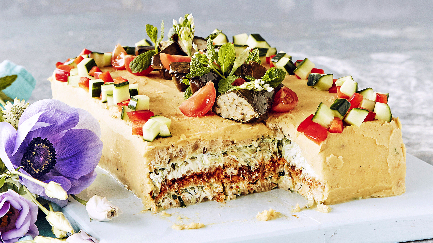 Näin kokoat voileipäkakun