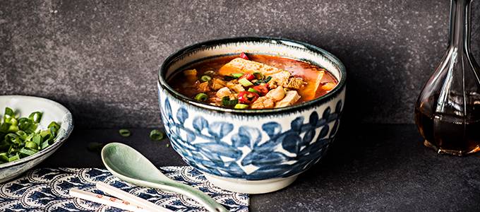 Kimchi jjigae eli korealainen porsaanlihakeitto