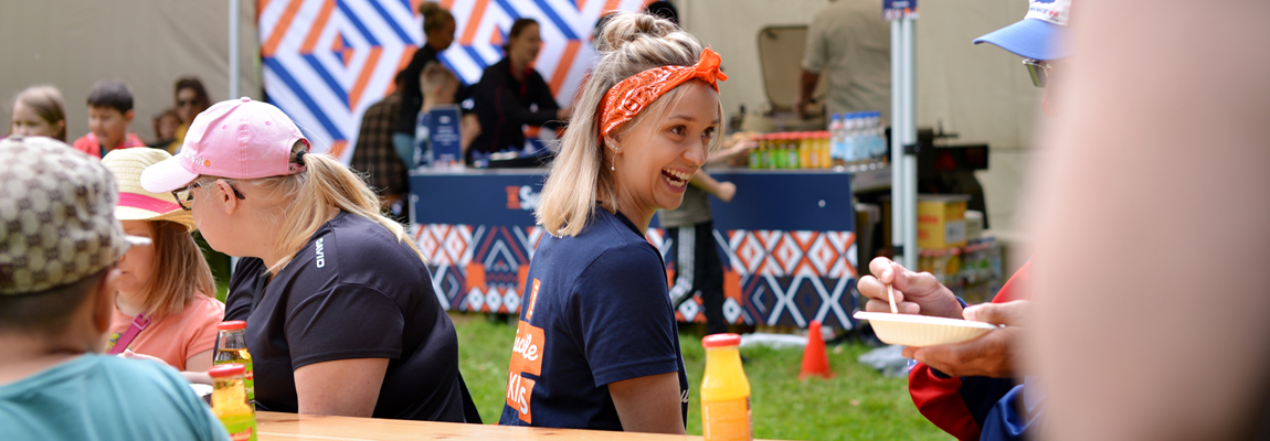 Kaksi puistoa. Parisataa nälkäistä. Mitä tehdään?