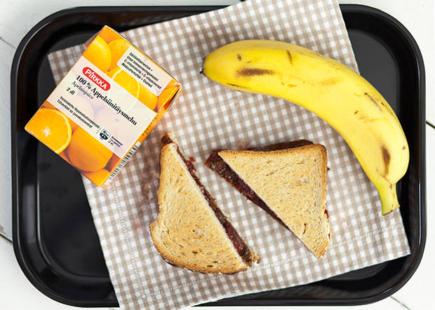 Nutellaa, hilloa ja banaania leivällä