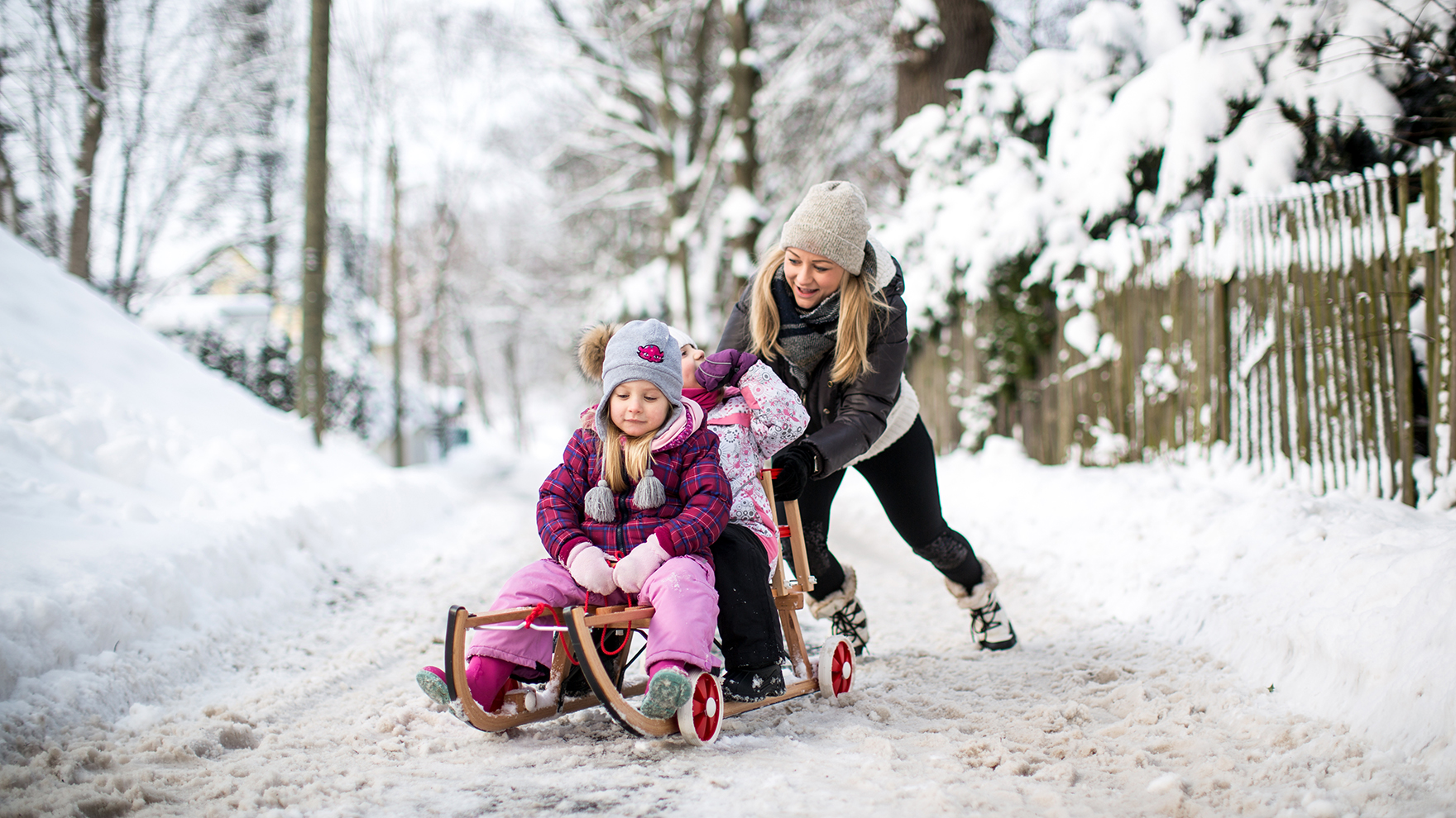 Suomessa tarvitaan hyvät talvilenkkarit ja talvisaappaat