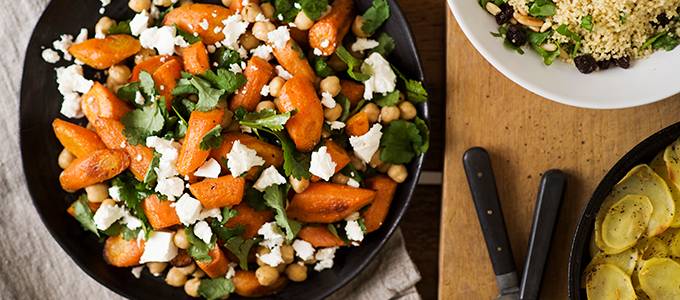 lammin-porkkana-kikhernesalaatti-680x300