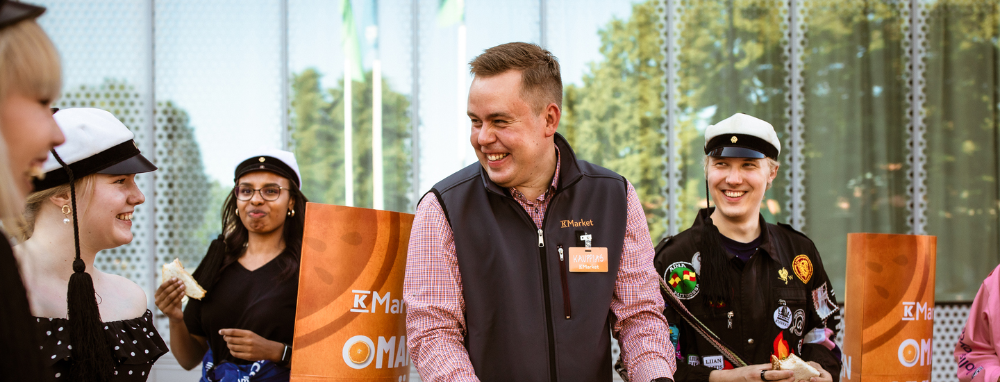 Miljoona kansainvälistä asiakaskertaa