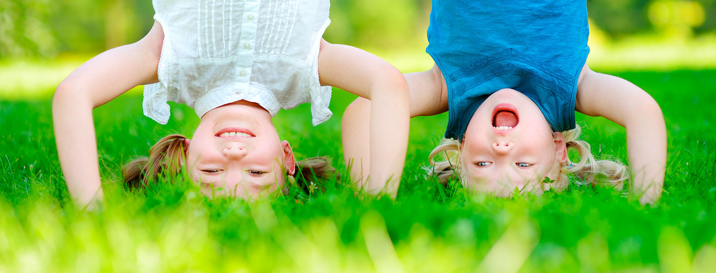 Lasten temppurata takapihalla