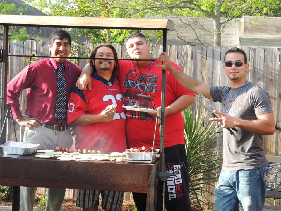 Jesse + Cousins at bbq
