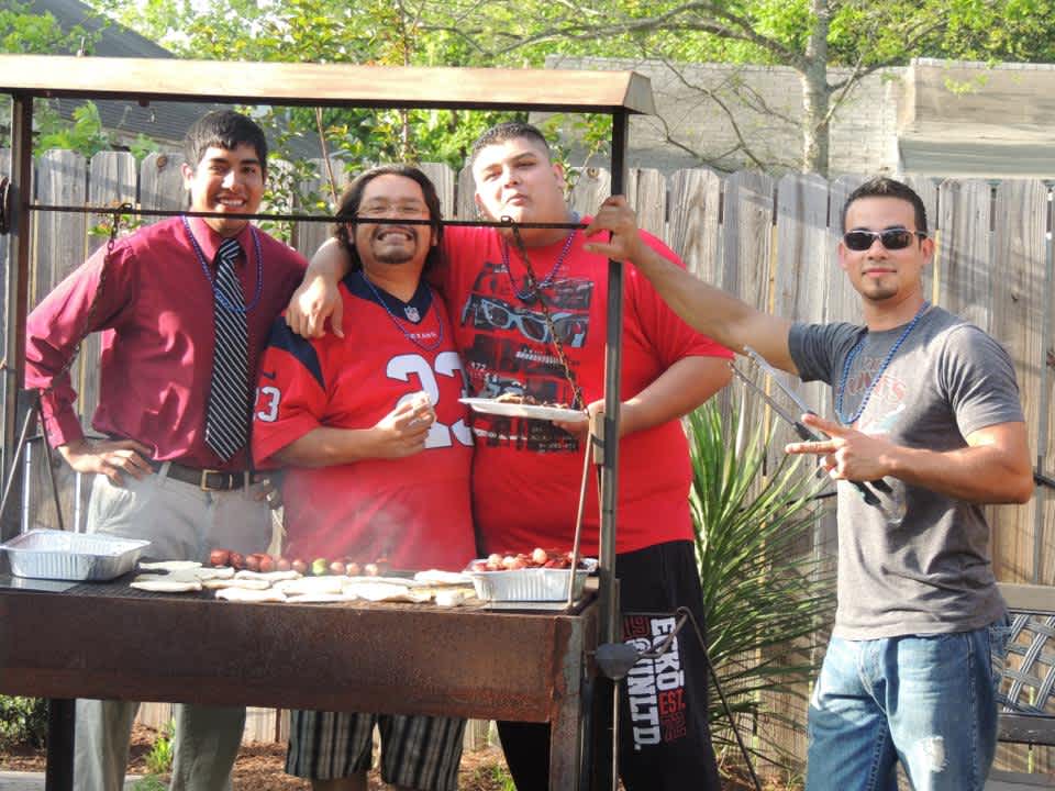 Jesse + Cousins at bbq