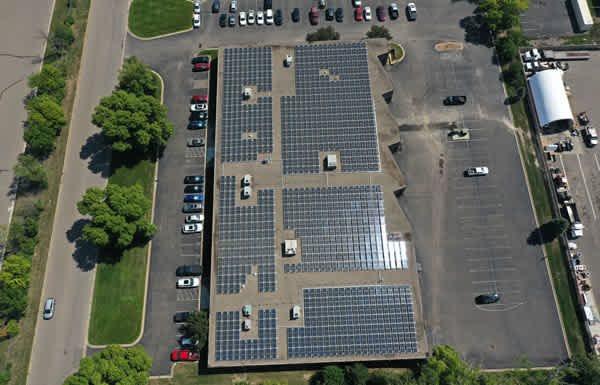 Norgren Minneapolis a pris des mesures importantes pour réduire les émissions de carbone avec un nouveau système de panneaux solaires