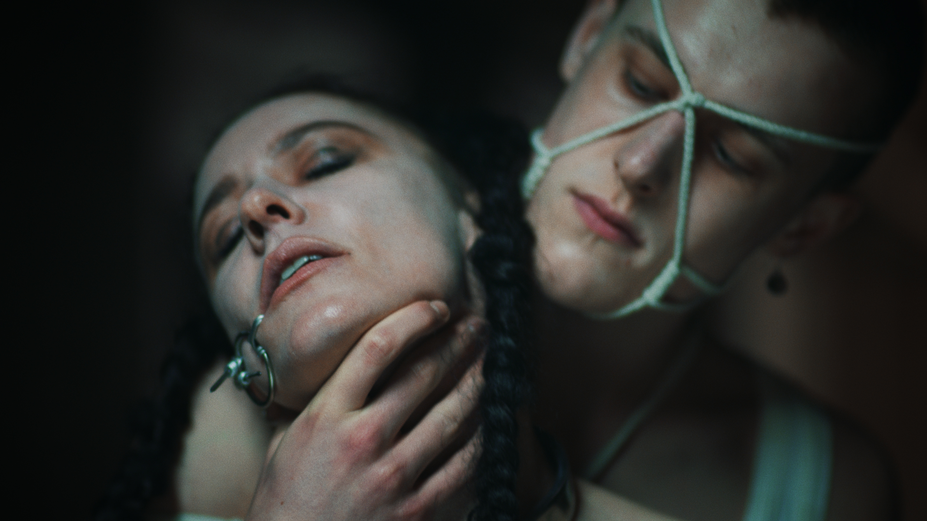 Naked 20190911.00 00 29 24.Still011