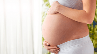 Der wachsende Babybauch bringt Hautveränderungen wie Schwangerschaftsstreifen mit sich