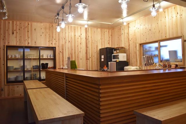 kitchen:温泉の宿 ゲストハウス雷鳥 | Workations(ワーケーションズ)