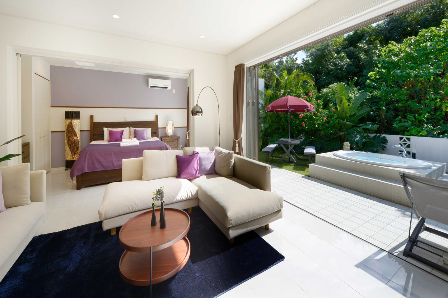 001美ら古宇利リビング1 | Workations（ワーケーションズ）