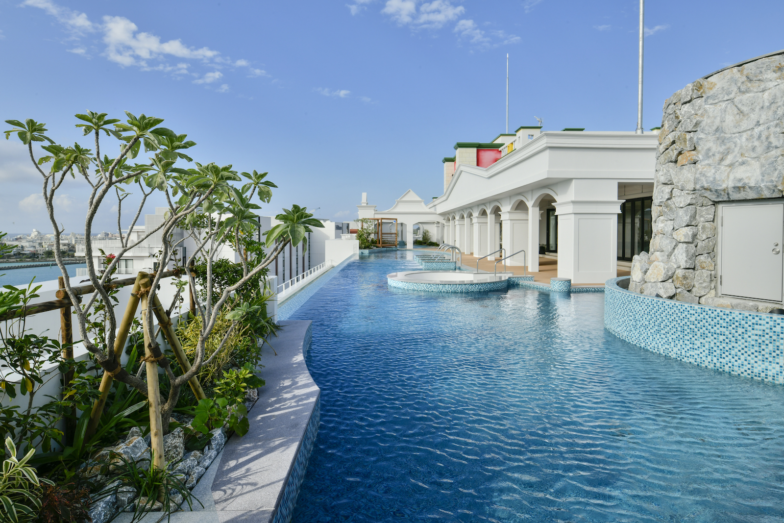 プール | Workations（ワーケーションズ）