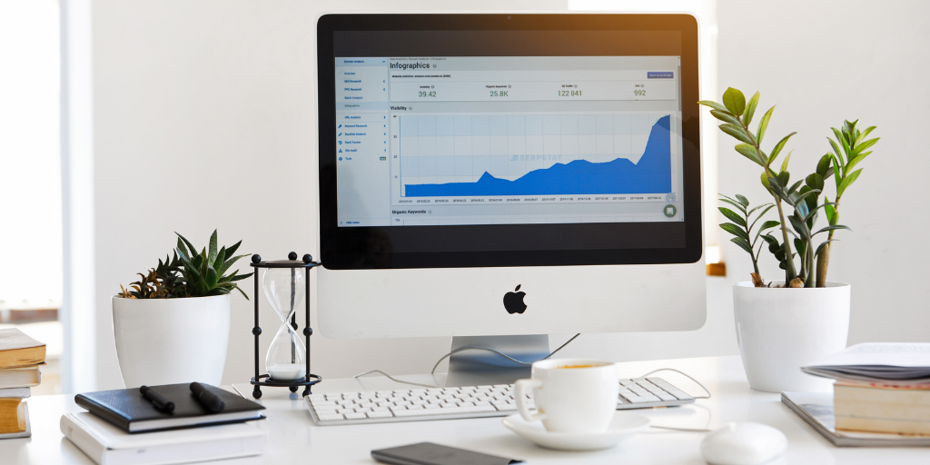 Con software enfocado a identificar ineficiencias operativas (el cual ya no se limita a empresas grandes), las PyMEs son capaces de realizar análisis de datos profundos sin necesidad de crear estructura de IT complejas.