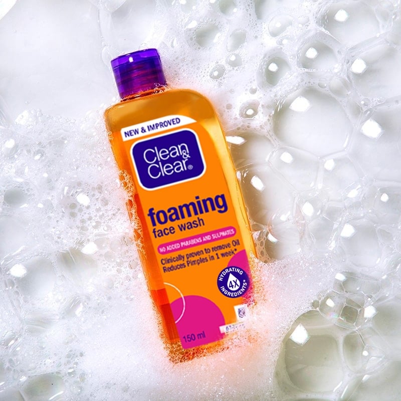 Clean & Clear® Foaming Face Wash image 1