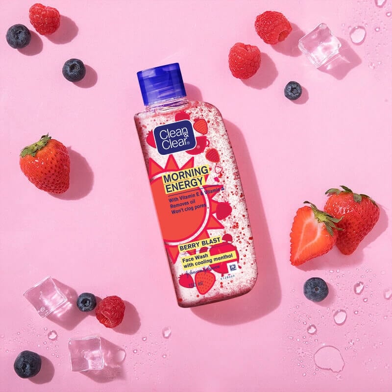 Clean & Clear® Morning Energy Berry Blast Face Wash image 1