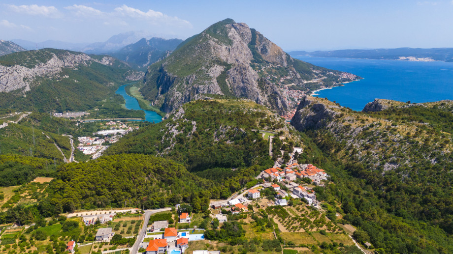Explore Naklice: A Tranquil Escape Near Omiš