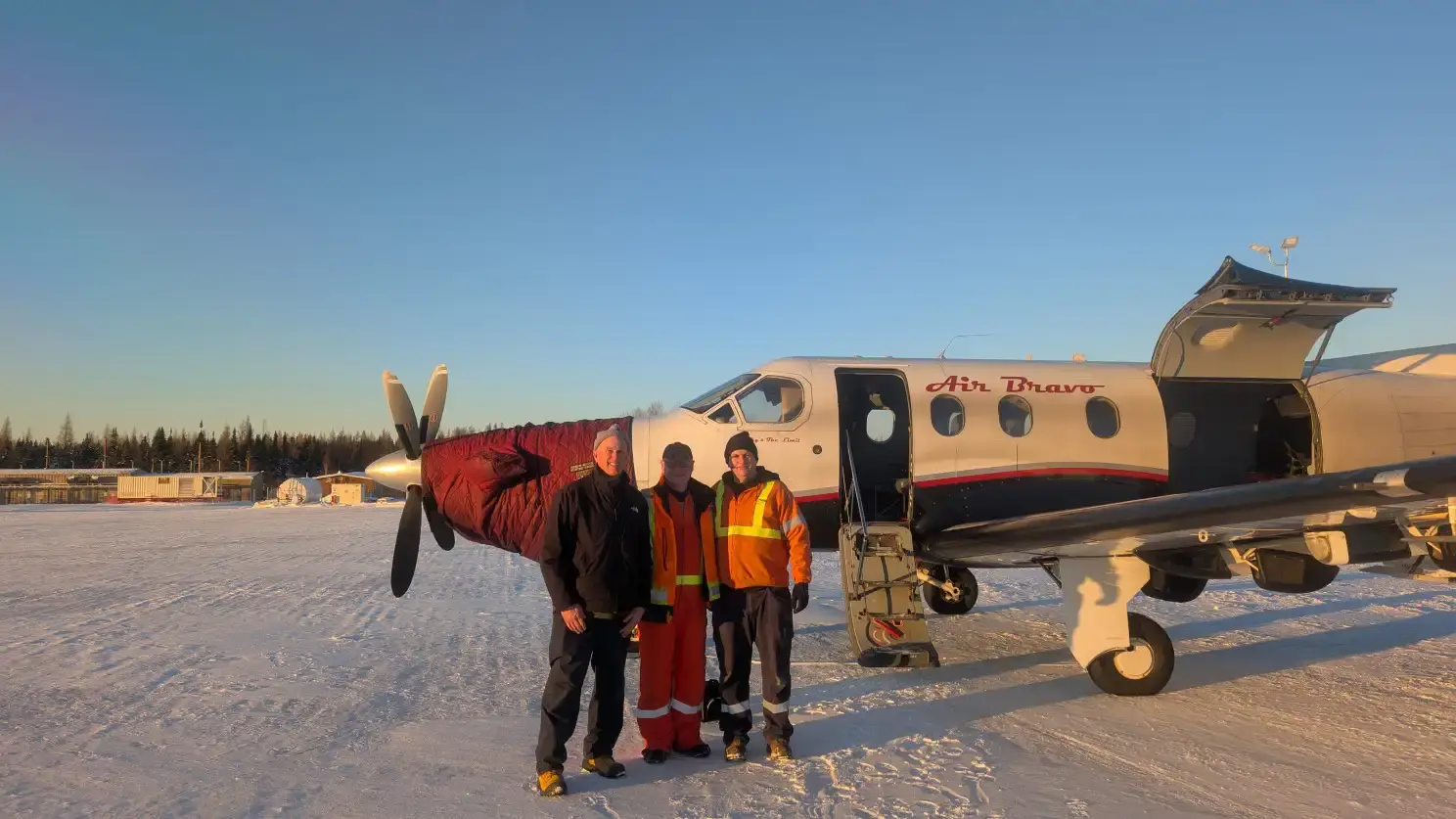 pw-makar-group-shot-plane