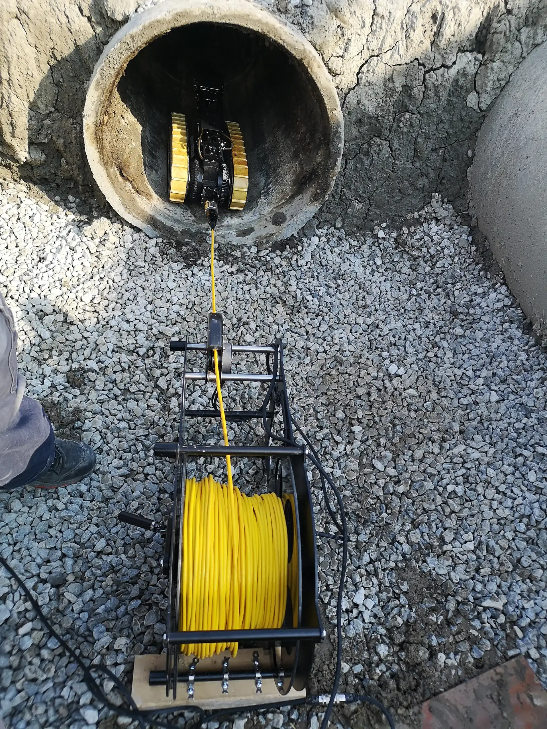 pw-makar-pipe-trekker-pipe-crawler-pipe-tether-reel