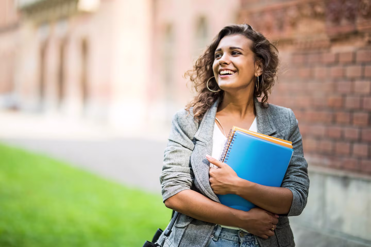 How do student loans work: student carrying some files while walking