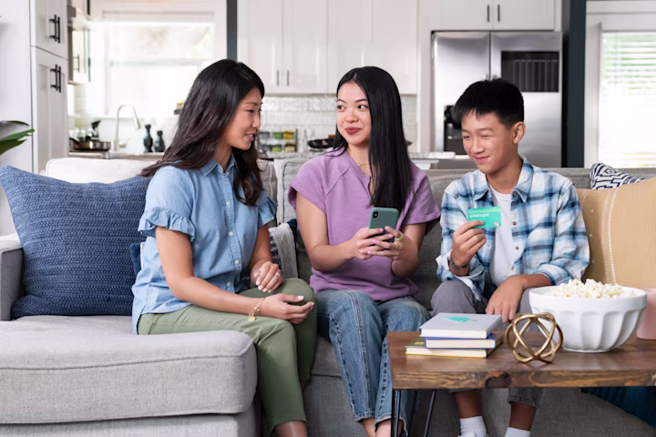 What is the 50-30-20 rule? A mother and her 2 children discuss budgeting with Greenlight on the couch 
