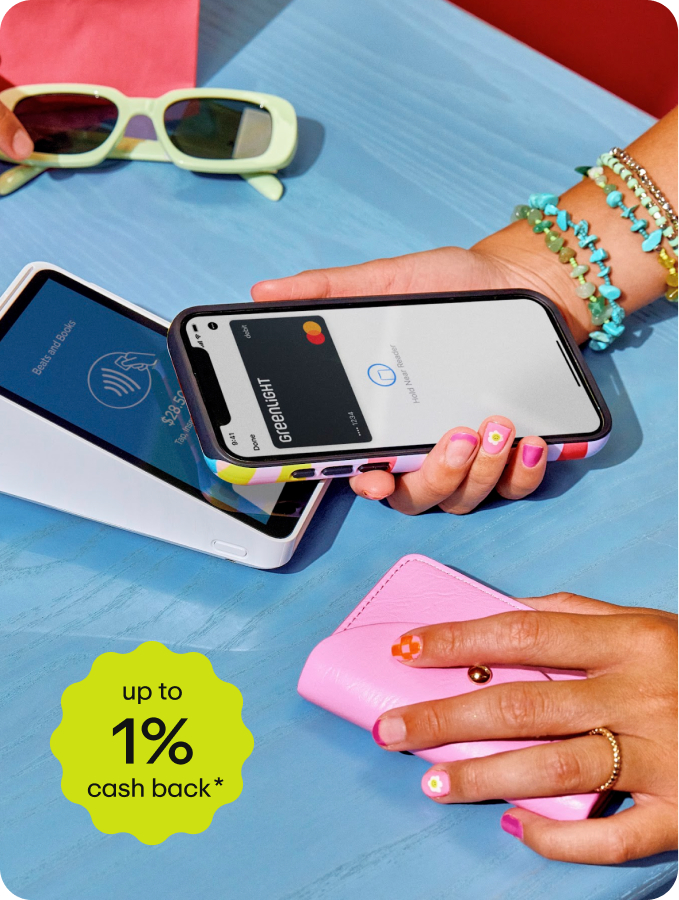 Making a contactless purchase and earning 1% cash back