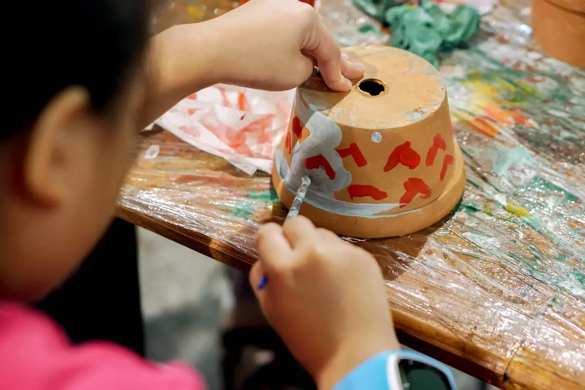 Mothers day crafts: kid painting a flowerpot