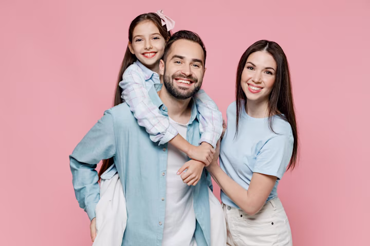 Child tax credit 2023: family portrait on a pink background