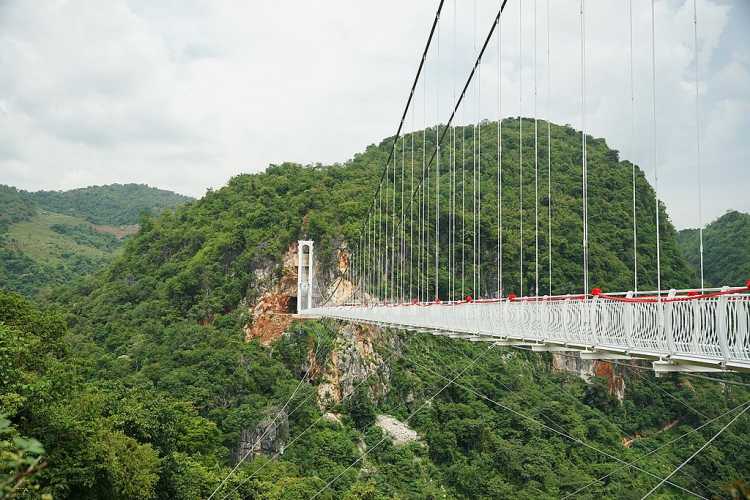 Bach Long glass bridge