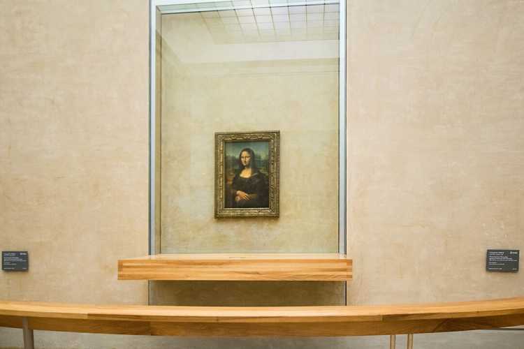 The Mona Lisa portrait displayed in Louvre