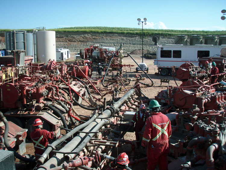Fracking gas and oil