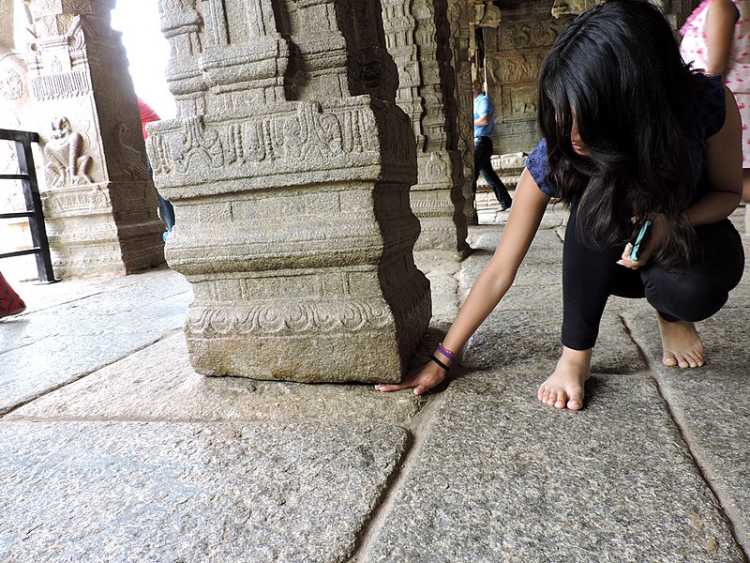 Lepakshi Hanging Pillar floating pillar