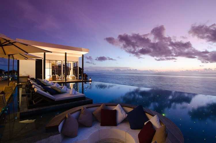 Most Amazing Pools In the World Starlit Pool Jumeirah Dhevanafushi resort 