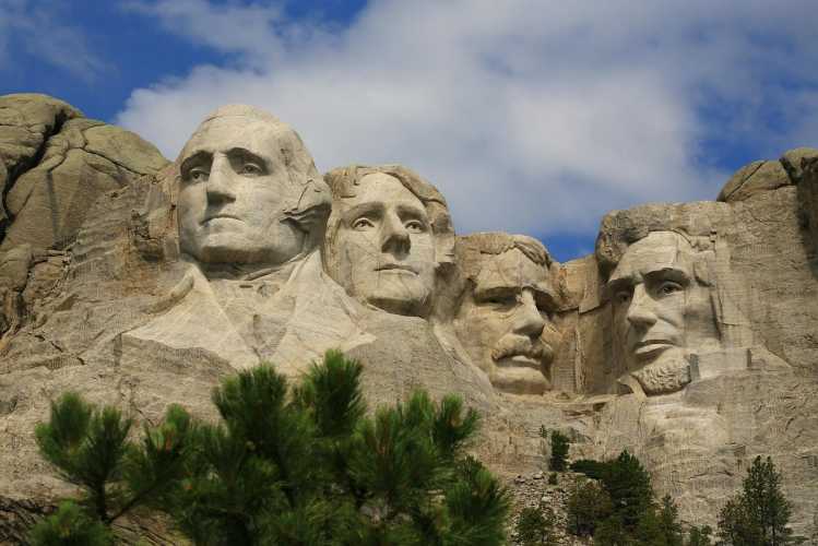 Mount Rushmore statues