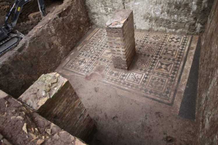 Amazing Discoveries Made By Construction Workers ancient roman barracks  