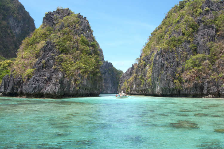 Island lagoon in Bacuit Bay, El Nido, Palawan, Philippines