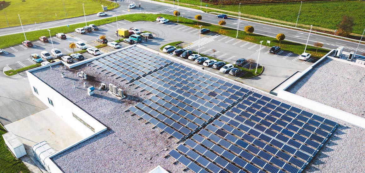 zonnepanelen plaatsen op plat dak